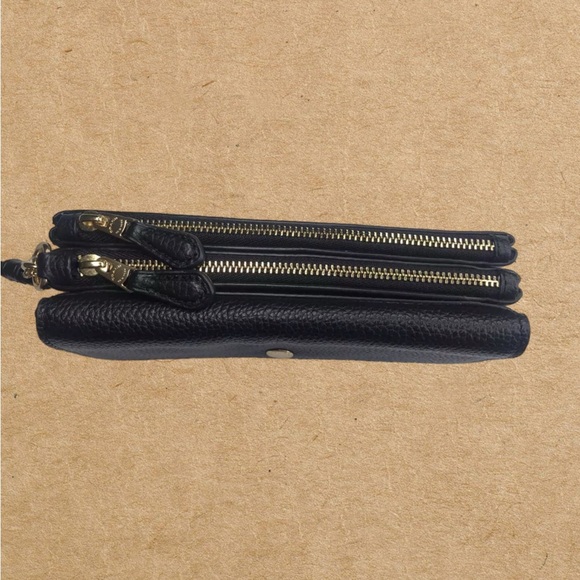 Coach Triple Small Leather Wristlet in Black. - Picture 4 of 5
